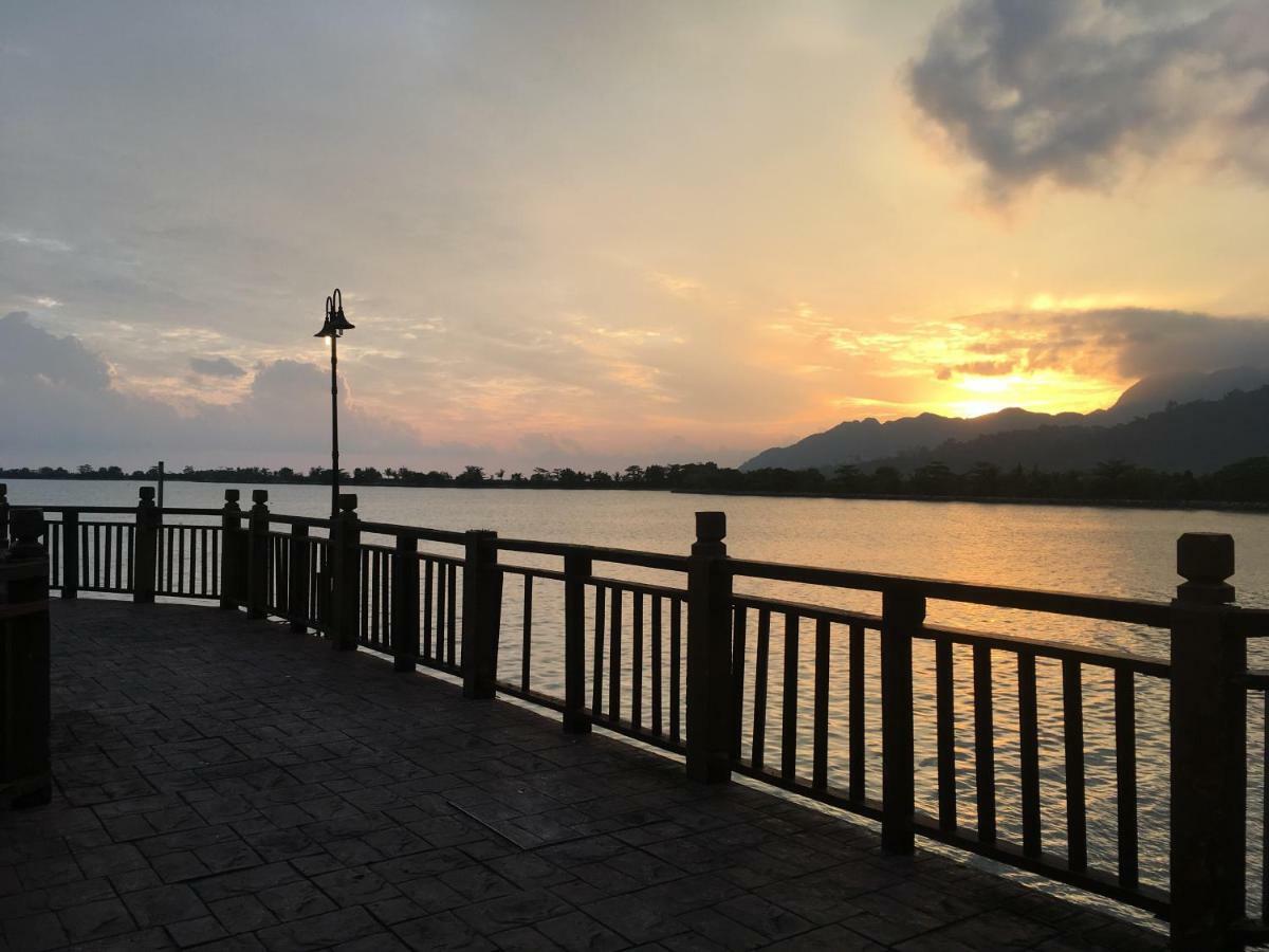 Langkawi Lagoon Resort Water Chalet Пантай-Сенанг Экстерьер фото